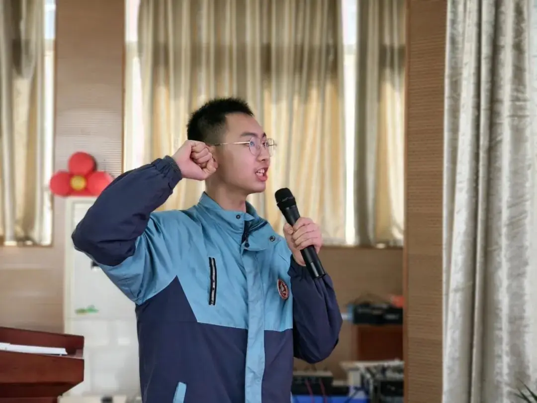 合心德育丨热辣滚烫战百日 踔厉奋发胜中考——平湖市新仓中学2024届中考冲刺百日誓师大会-第31张图片-四季读书网