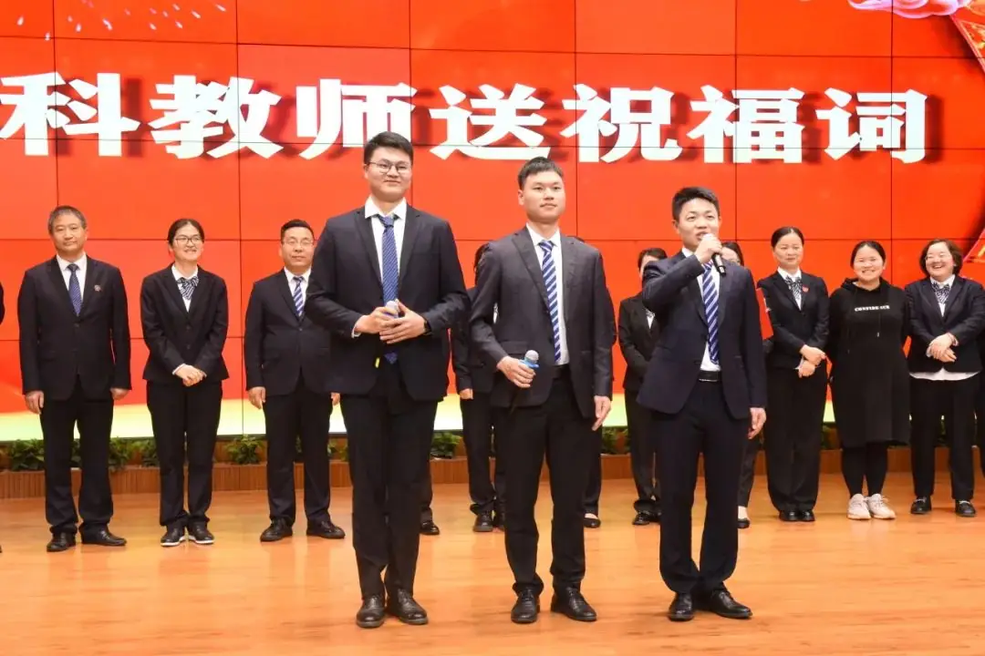【展华动态】决战中考 拼搏未来——深圳市展华实验学校2024届中考百日誓师大会-第23张图片-四季读书网