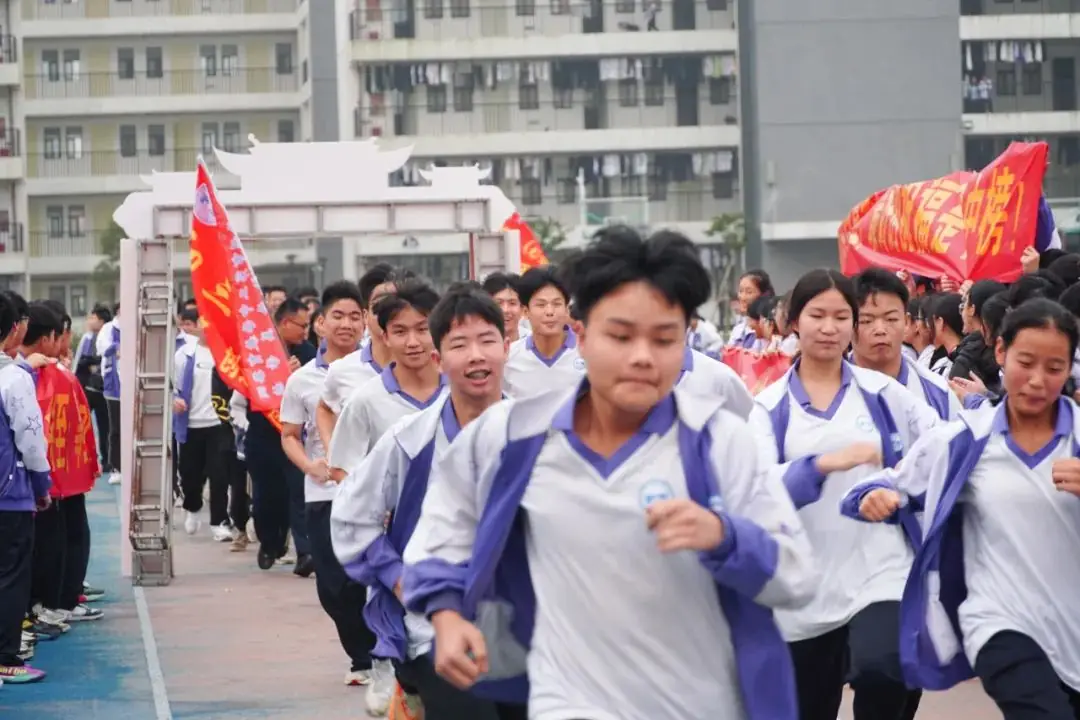 中考百日冲刺 || 少年策马驭长风,笃志逐梦上春山-第30张图片-四季读书网