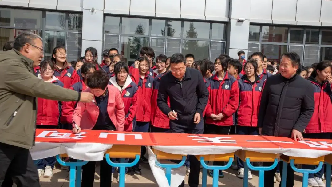 杰出校友携手筑梦 踔厉奋发决胜高考——清华大学岳骞教授莅临母校励志报告暨2021级高考誓师大会-第63张图片-四季读书网