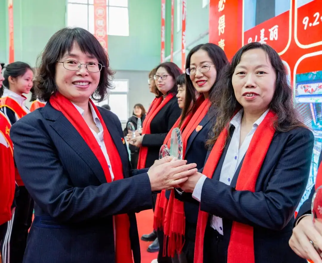 冲刺百天,顶峰论剑,沈阳市杏坛中学举行中考百日誓师大会-第27张图片-四季读书网