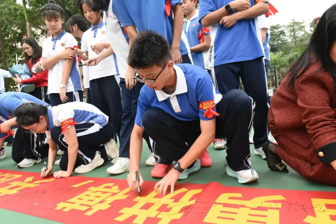 【展华动态】决战中考 拼搏未来——深圳市展华实验学校2024届中考百日誓师大会-第46张图片-四季读书网