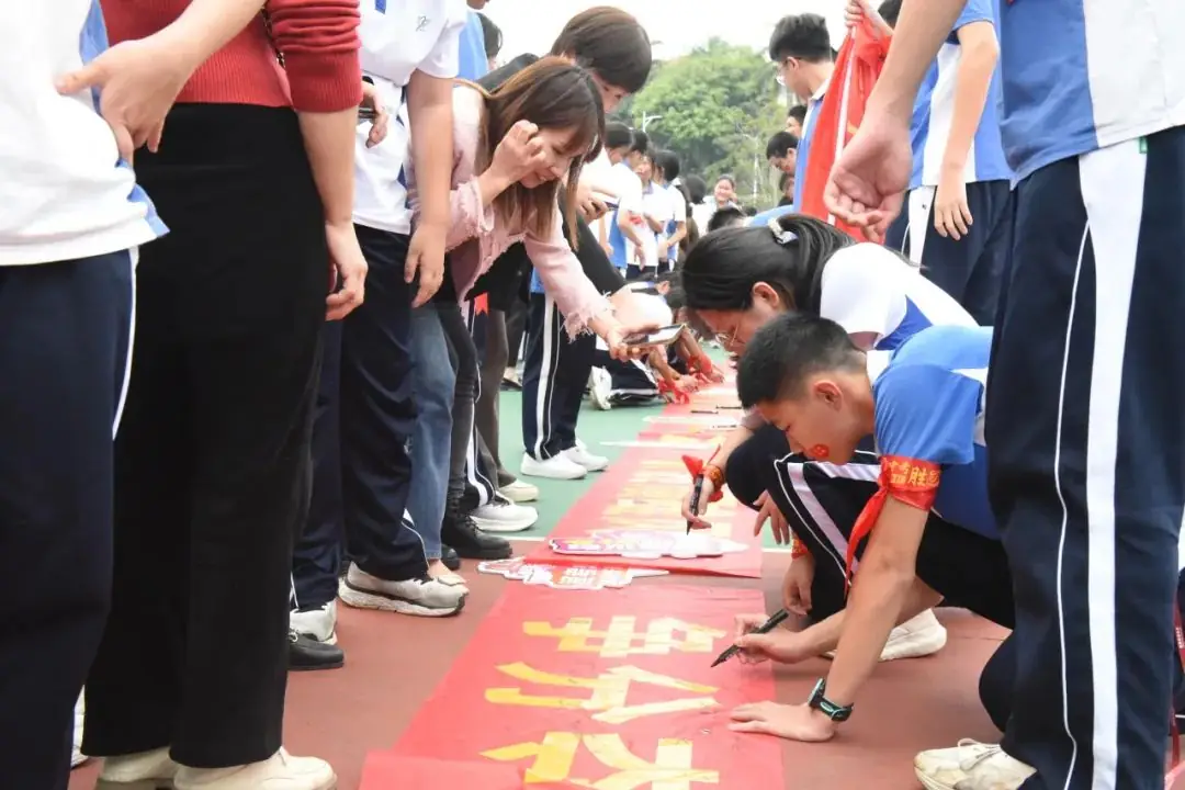 【展华动态】决战中考 拼搏未来——深圳市展华实验学校2024届中考百日誓师大会-第45张图片-四季读书网