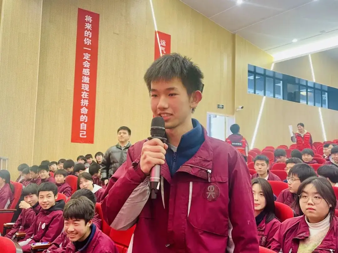 【中考誓师大会】浴血奋战一百天,笑傲人生看世界-第23张图片-四季读书网 【中考誓师大会】浴血奋战一百天,笑傲人生看世界-第23张图片-四季读书网