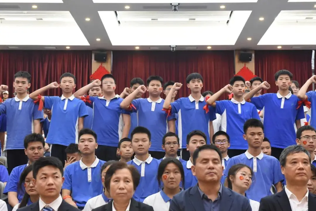 【展华动态】决战中考 拼搏未来——深圳市展华实验学校2024届中考百日誓师大会-第8张图片-四季读书网