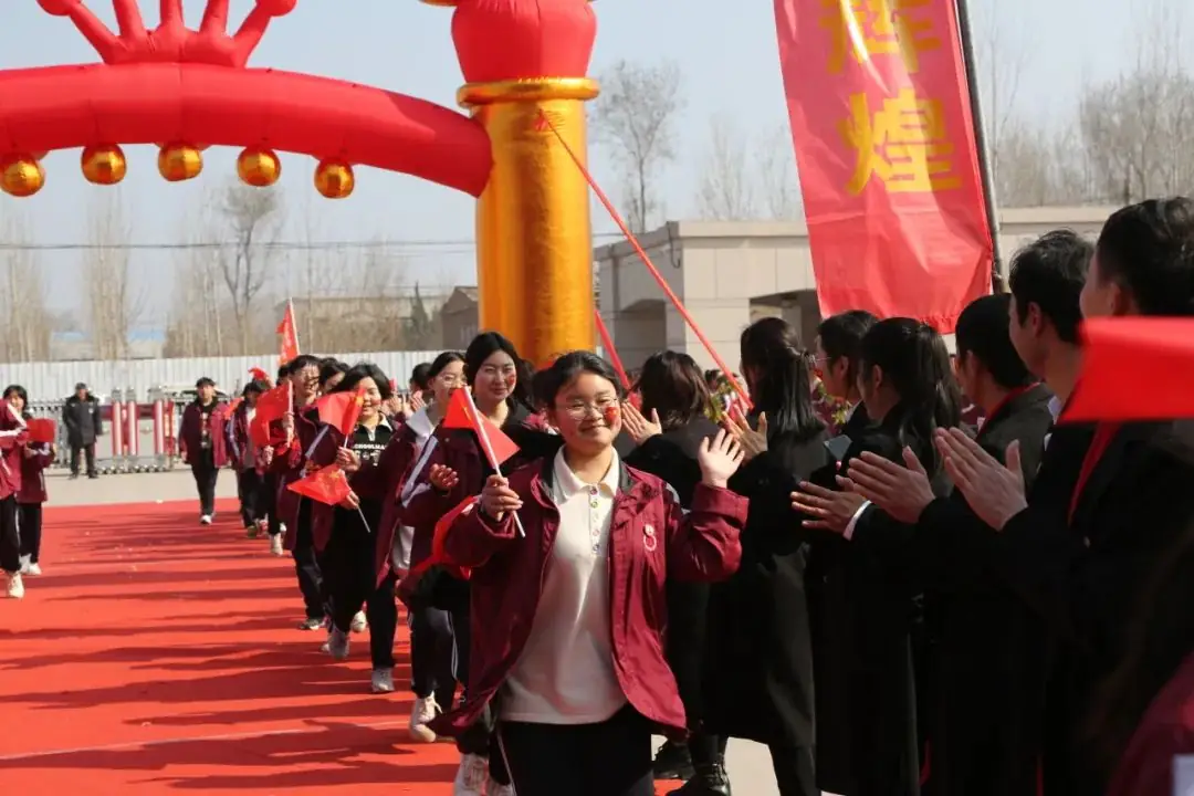 百日冲刺战中考 青春无悔谱华章——商丘市汉梁中学九年级2024届迎中考百日誓师大会-第50张图片-四季读书网