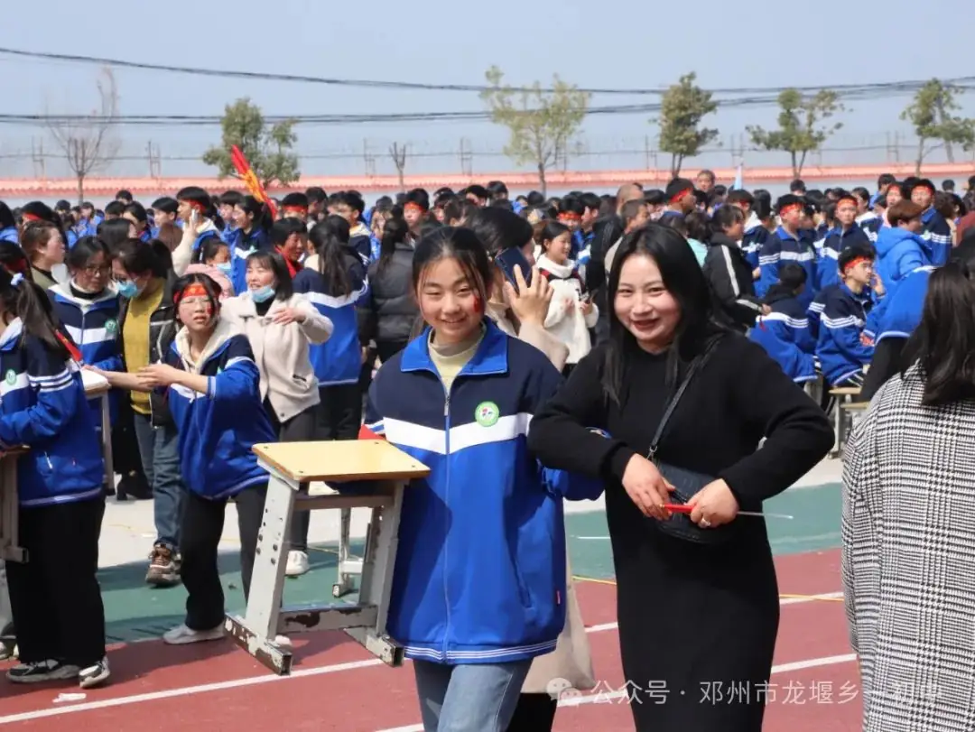 冲刺百天 决胜中考一一邓州市龙堰一初中    举行大型励志报告会-第37张图片-四季读书网