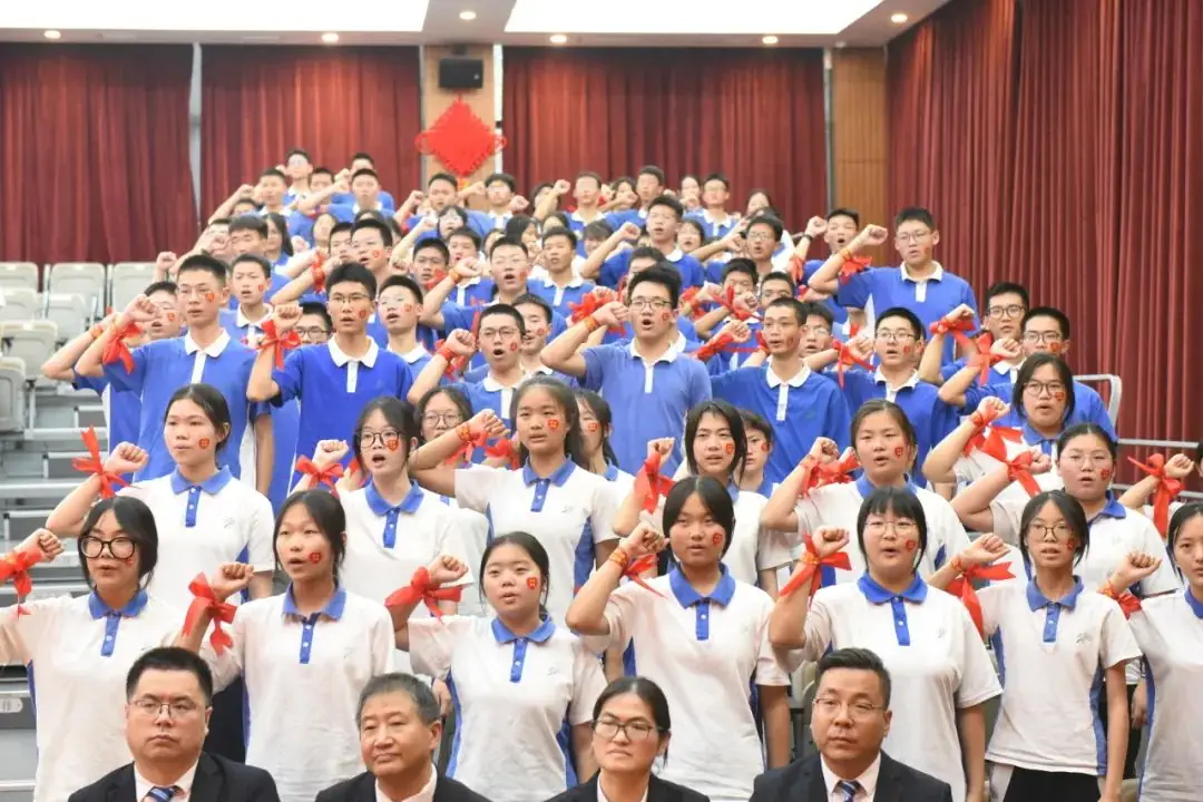【展华动态】决战中考 拼搏未来——深圳市展华实验学校2024届中考百日誓师大会-第31张图片-四季读书网