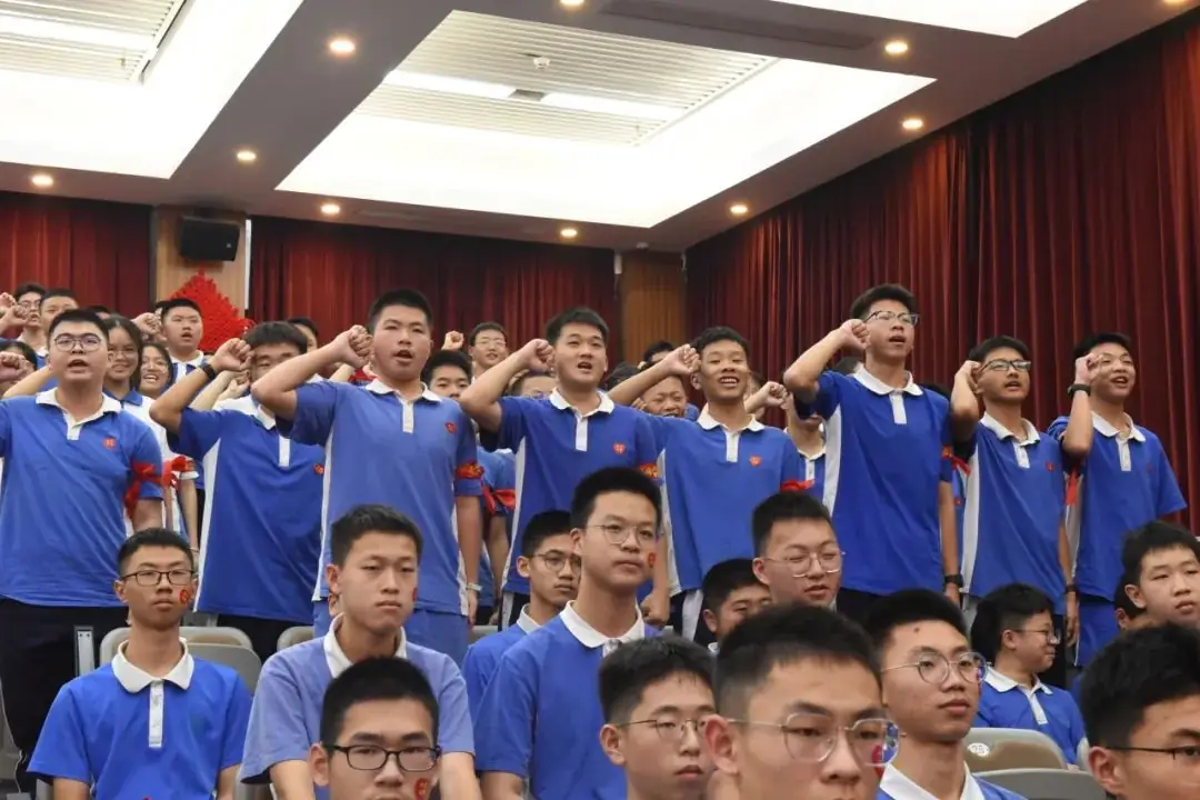 【展华动态】决战中考 拼搏未来——深圳市展华实验学校2024届中考百日誓师大会-第10张图片-四季读书网