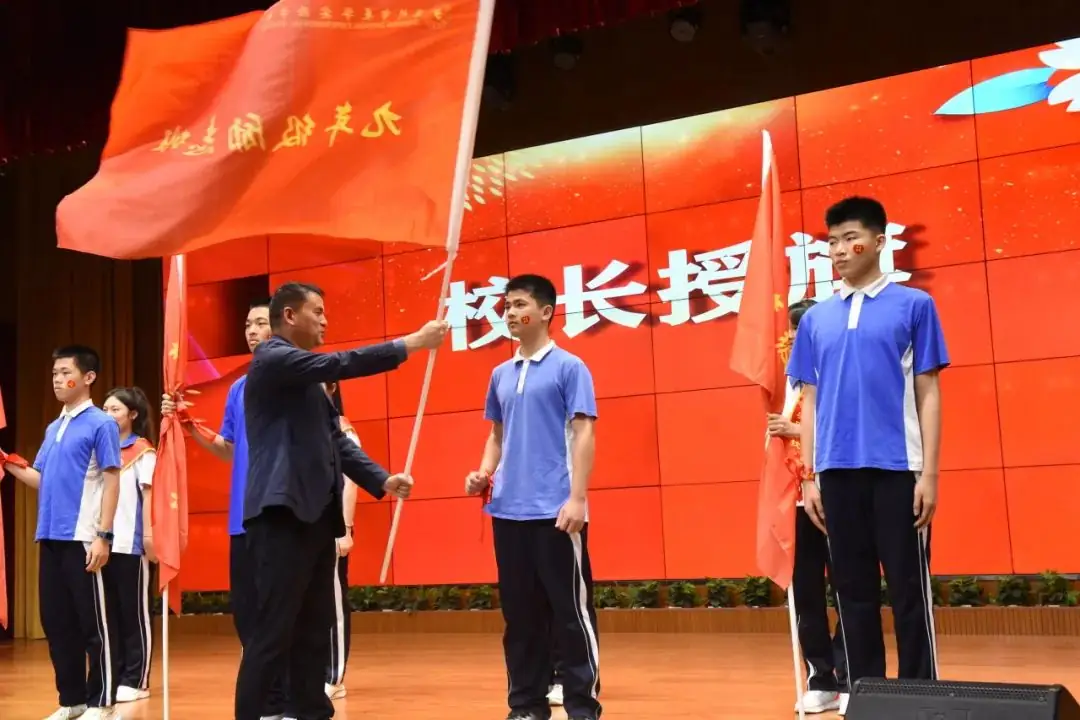 【展华动态】决战中考 拼搏未来——深圳市展华实验学校2024届中考百日誓师大会-第36张图片-四季读书网