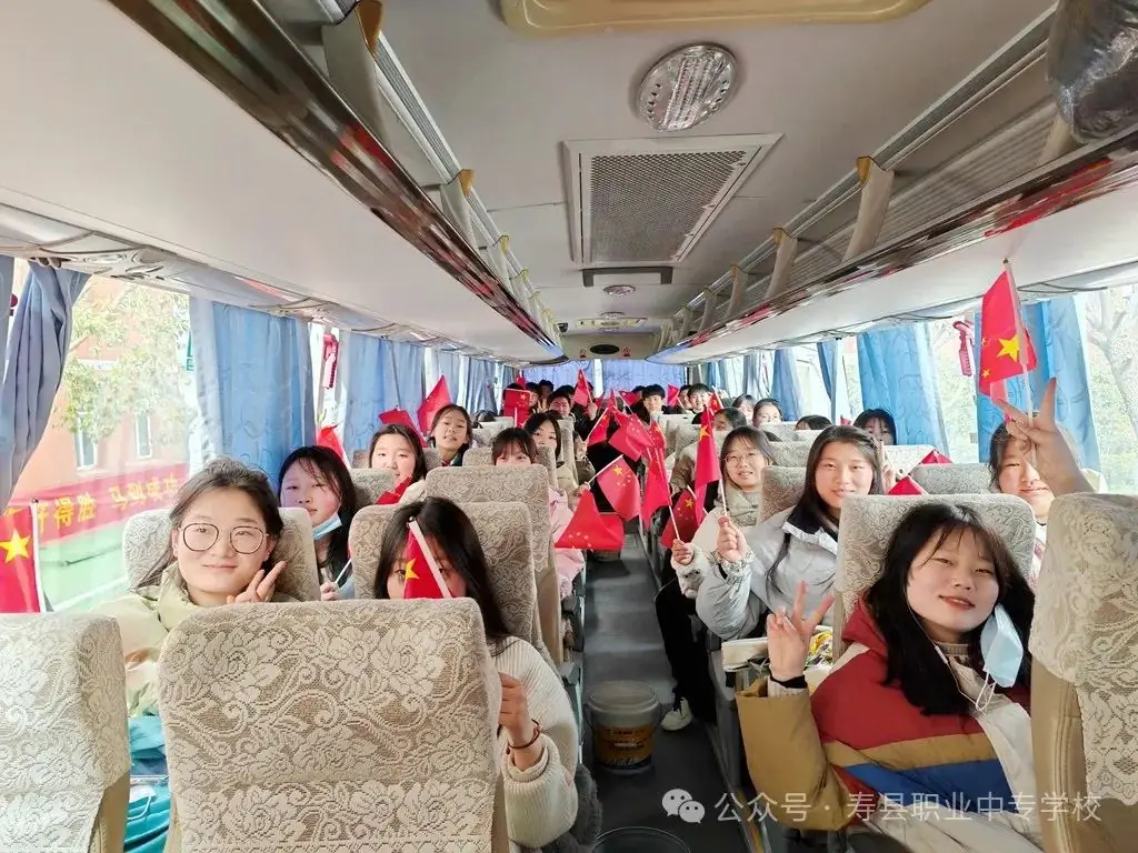 圆梦出征,金榜题名——我校举行高考送考仪式-第6张图片-四季读书网
