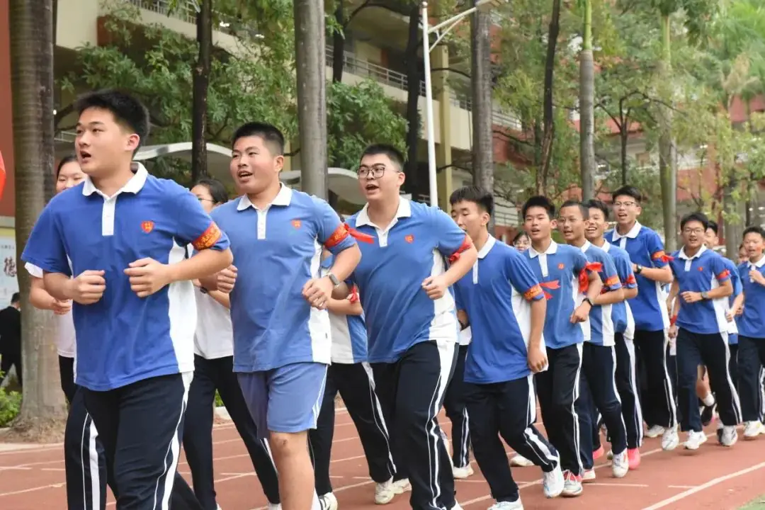 【展华动态】决战中考 拼搏未来——深圳市展华实验学校2024届中考百日誓师大会-第41张图片-四季读书网