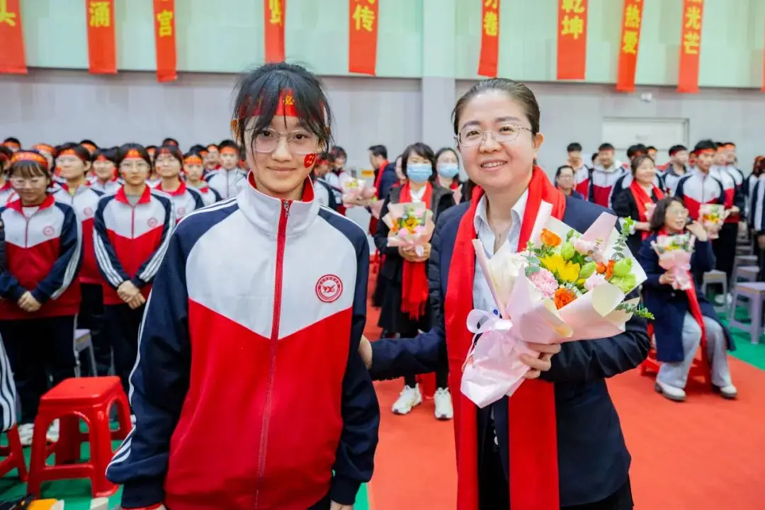 冲刺百天,顶峰论剑,沈阳市杏坛中学举行中考百日誓师大会-第31张图片-四季读书网