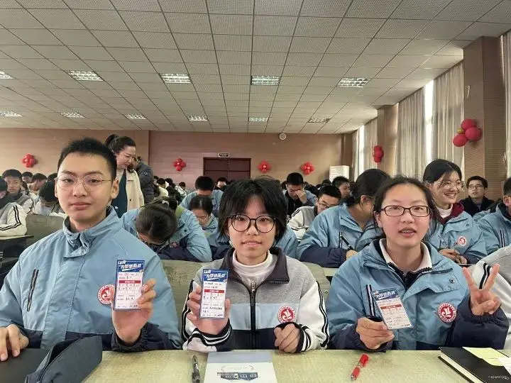 合心德育丨热辣滚烫战百日 踔厉奋发胜中考——平湖市新仓中学2024届中考冲刺百日誓师大会-第22张图片-四季读书网