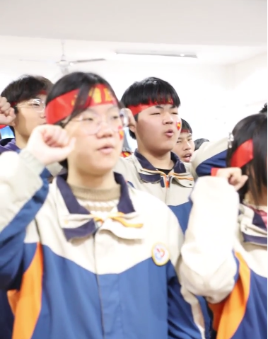 襄城县明新学校2024年中考“百日誓师”-第12张图片-四季读书网