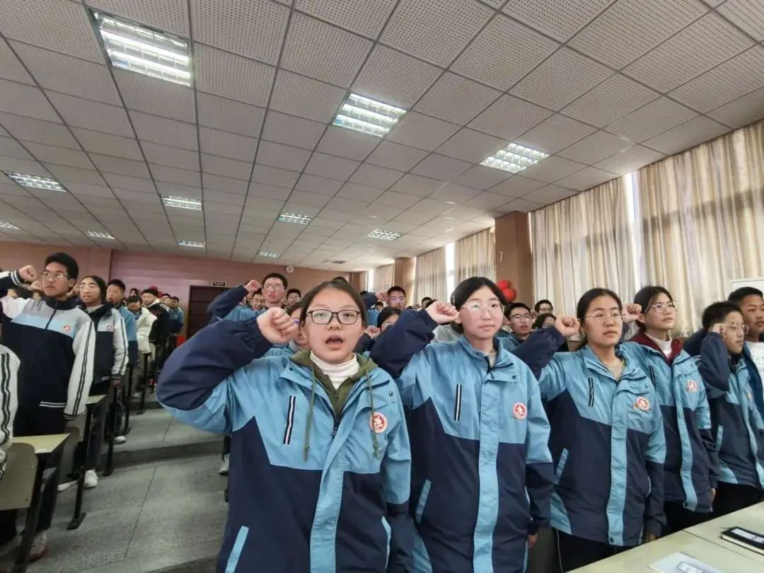合心德育丨热辣滚烫战百日 踔厉奋发胜中考——平湖市新仓中学2024届中考冲刺百日誓师大会-第33张图片-四季读书网