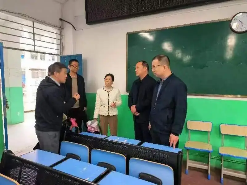 莆田市教育局领导深入莆田第十三中学检查高考考点准备工作-第8张图片-四季读书网