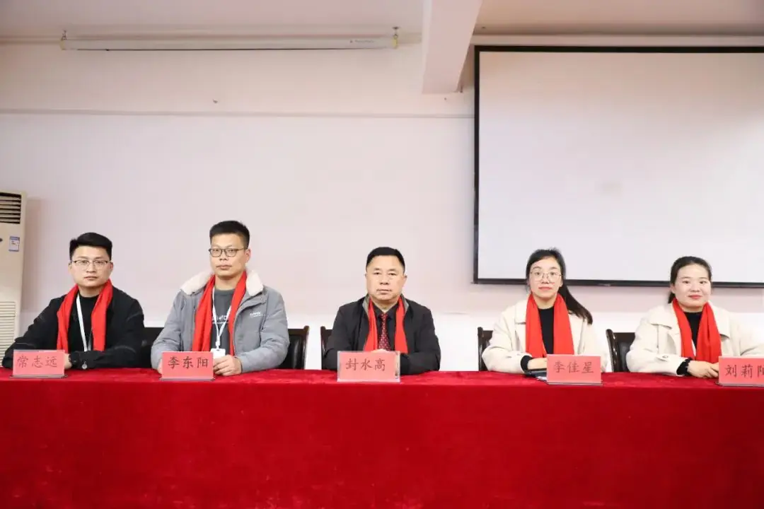 襄城县明新学校2024年中考“百日誓师”-第2张图片-四季读书网