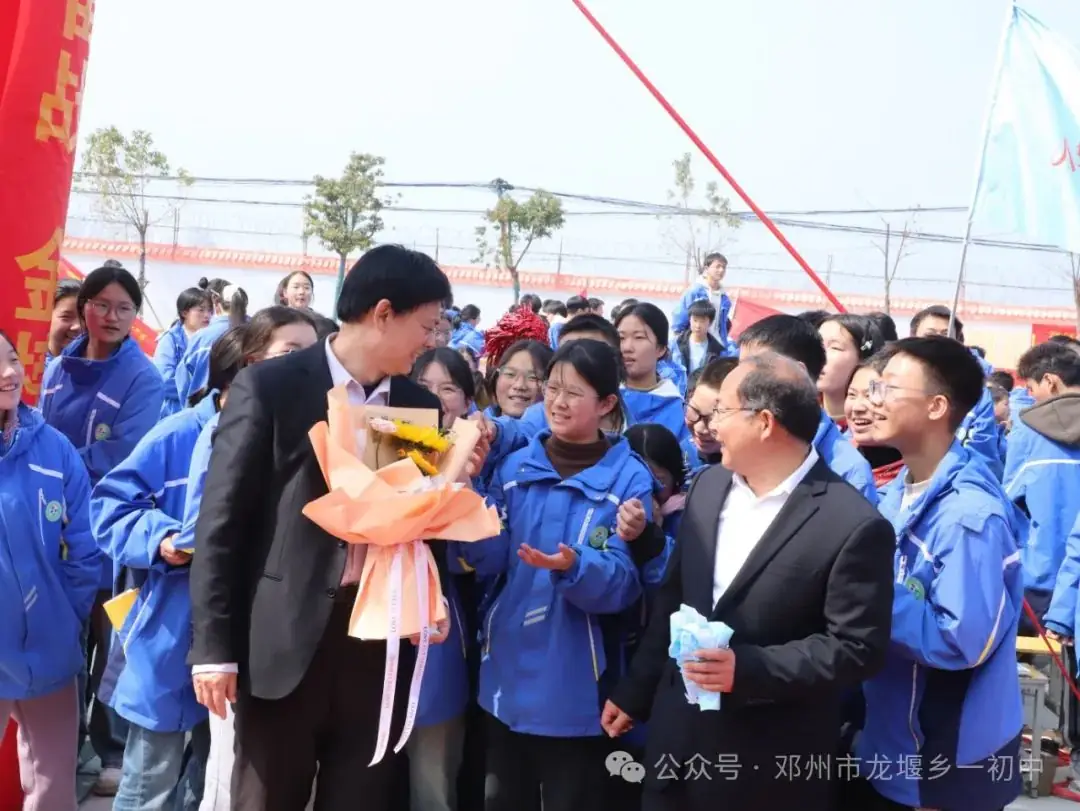 冲刺百天 决胜中考一一邓州市龙堰一初中    举行大型励志报告会-第36张图片-四季读书网