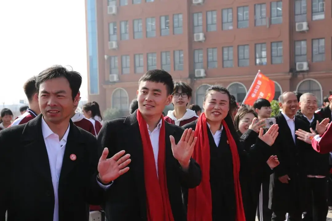 百日冲刺战中考 青春无悔谱华章——商丘市汉梁中学九年级2024届迎中考百日誓师大会-第48张图片-四季读书网