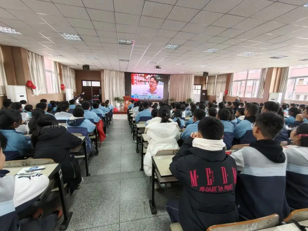 合心德育丨热辣滚烫战百日 踔厉奋发胜中考——平湖市新仓中学2024届中考冲刺百日誓师大会-第9张图片-四季读书网