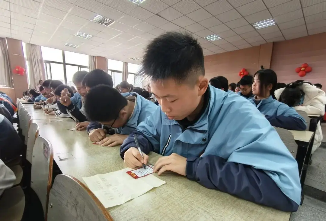 合心德育丨热辣滚烫战百日 踔厉奋发胜中考——平湖市新仓中学2024届中考冲刺百日誓师大会-第18张图片-四季读书网