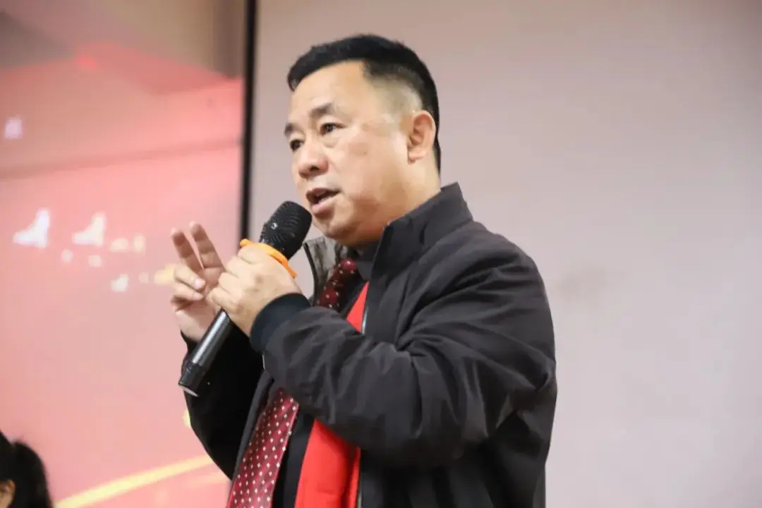 襄城县明新学校2024年中考“百日誓师”-第6张图片-四季读书网