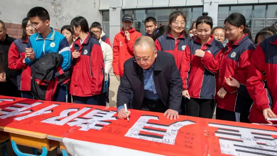 杰出校友携手筑梦 踔厉奋发决胜高考——清华大学岳骞教授莅临母校励志报告暨2021级高考誓师大会-第64张图片-四季读书网
