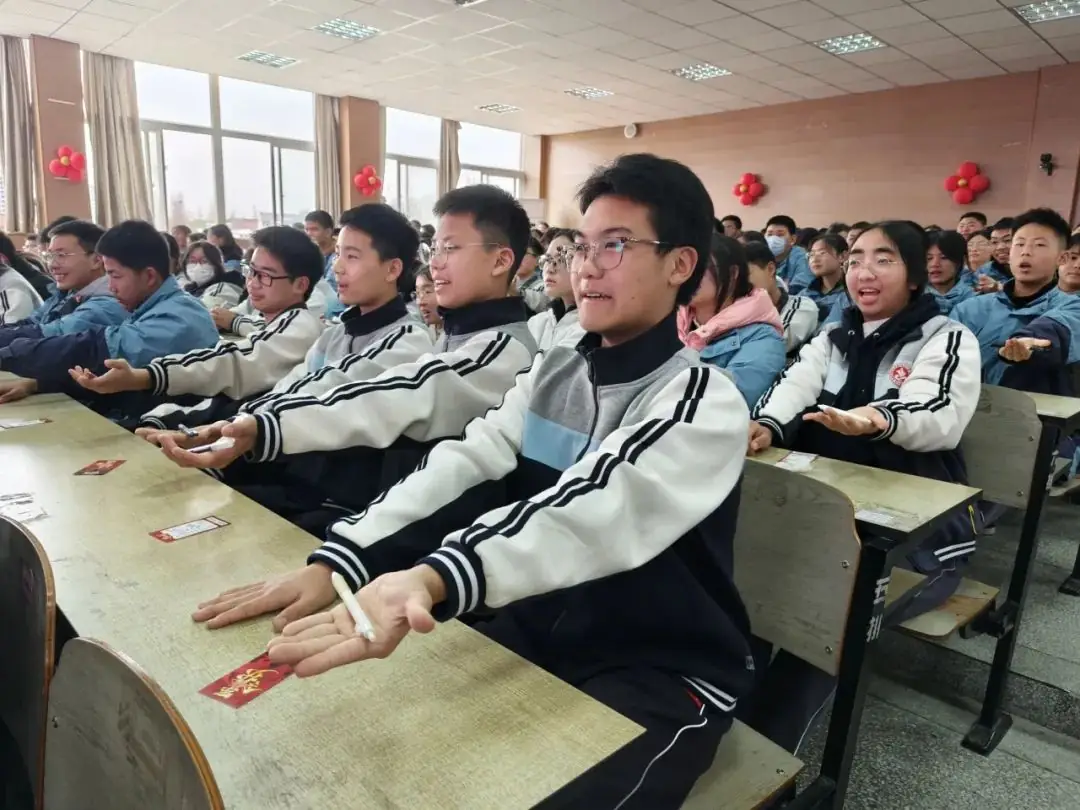 合心德育丨热辣滚烫战百日 踔厉奋发胜中考——平湖市新仓中学2024届中考冲刺百日誓师大会-第40张图片-四季读书网