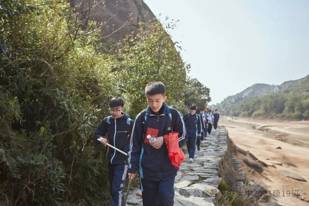 沧海登峰砺意志,中考逐梦展风华——沧海中队大罗山远足暨中考百日誓师活动小记 第108张 沧海登峰砺意志,中考逐梦展风华——沧海中队大罗山远足暨中考百日誓师活动小记 第108张