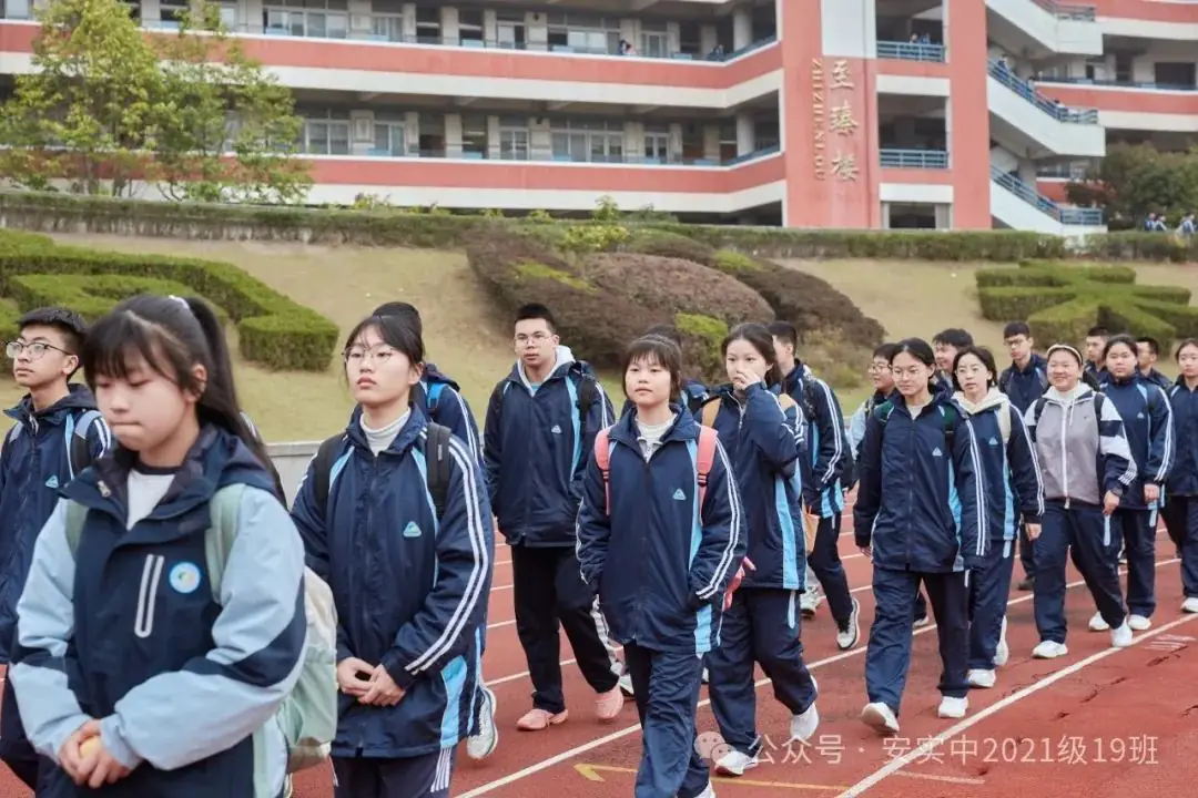 沧海登峰砺意志,中考逐梦展风华——沧海中队大罗山远足暨中考百日誓师活动小记 第22张 沧海登峰砺意志,中考逐梦展风华——沧海中队大罗山远足暨中考百日誓师活动小记 第22张