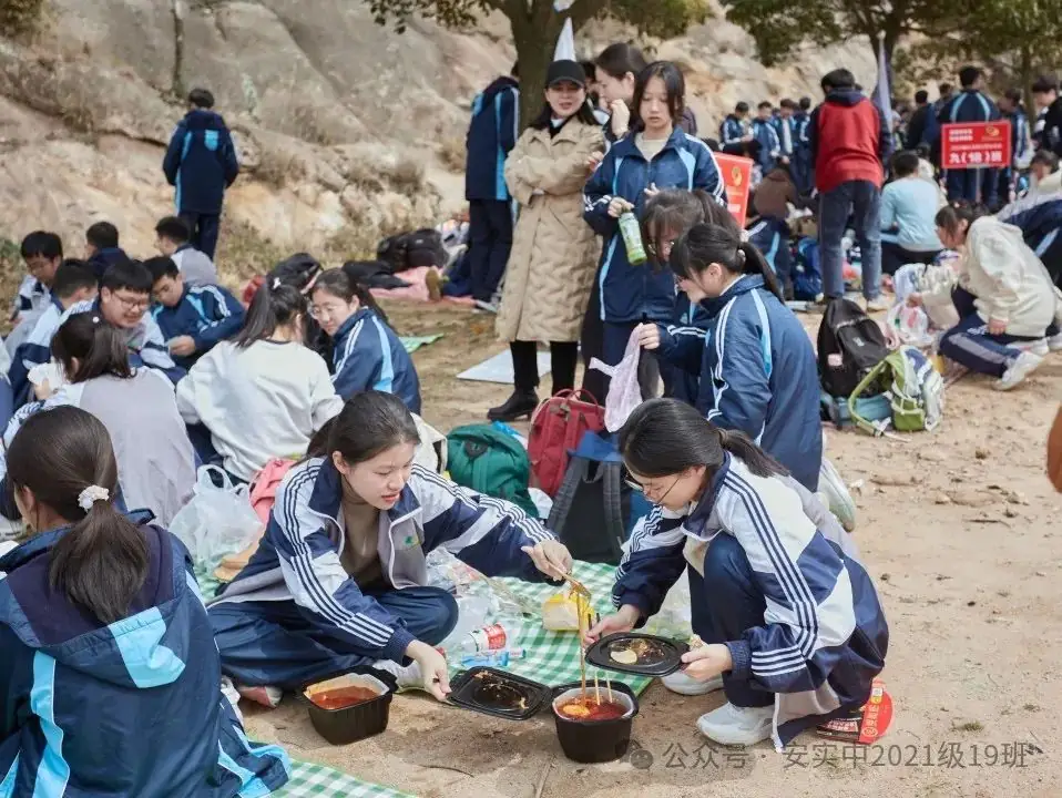沧海登峰砺意志,中考逐梦展风华——沧海中队大罗山远足暨中考百日誓师活动小记 第147张 沧海登峰砺意志,中考逐梦展风华——沧海中队大罗山远足暨中考百日誓师活动小记 第147张