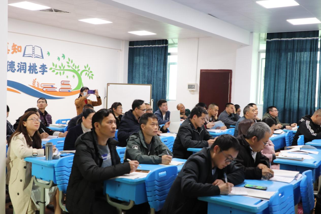 聚智共研备中考,携手前行创新篇      ——记阳山县2024年九年级数学中考备考研讨活动-第5张图片-四季读书网
