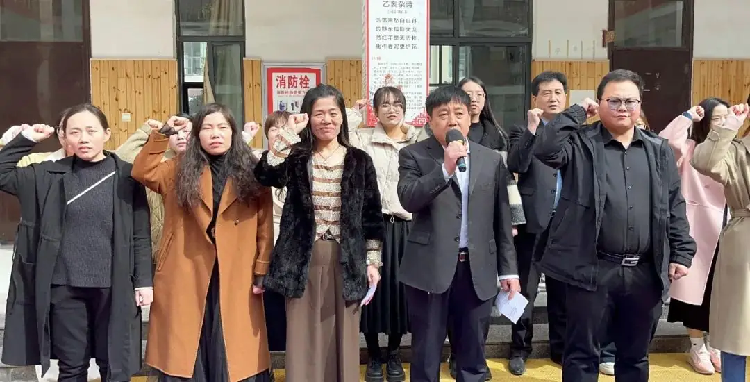 决战中考誓师日 逐梦未来金榜时 ——濮阳市华龙区华美学校举行2024届中考百日冲刺誓师大会-第25张图片-四季读书网 决战中考誓师日 逐梦未来金榜时 ——濮阳市华龙区华美学校举行2024届中考百日冲刺誓师大会-第25张图片-四季读书网