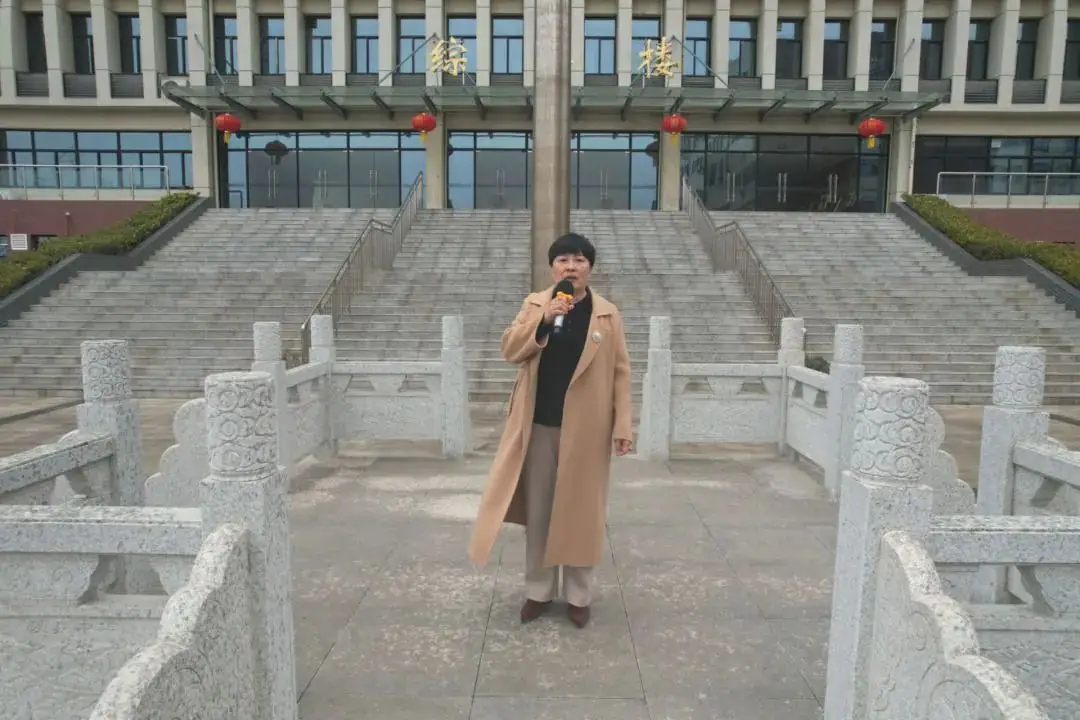 汝州市中等专业学校职教高考部举行“文明树新风 礼仪伴我行”升旗仪式-第9张图片-四季读书网