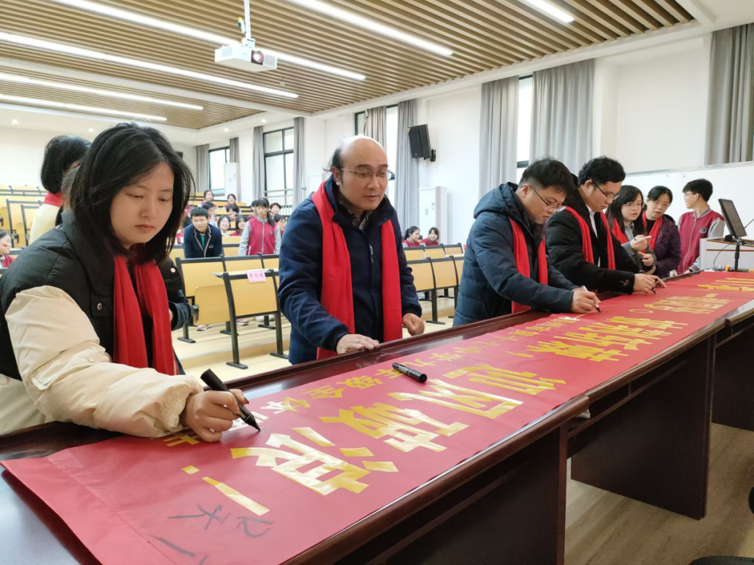 百日誓师 | 冲刺中考燃斗志 全力以赴向未来!——梧州市第十七中学举办2024年中考百日誓师大会暨考前心理团辅活动-第16张图片-四季读书网 百日誓师 | 冲刺中考燃斗志 全力以赴向未来!——梧州市第十七中学举办2024年中考百日誓师大会暨考前心理团辅活动-第16张图片-四季读书网