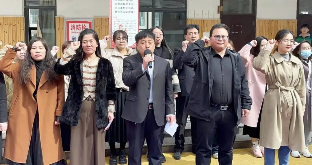 决战中考誓师日 逐梦未来金榜时 ——濮阳市华龙区华美学校举行2024届中考百日冲刺誓师大会-第26张图片-四季读书网 决战中考誓师日 逐梦未来金榜时 ——濮阳市华龙区华美学校举行2024届中考百日冲刺誓师大会-第26张图片-四季读书网