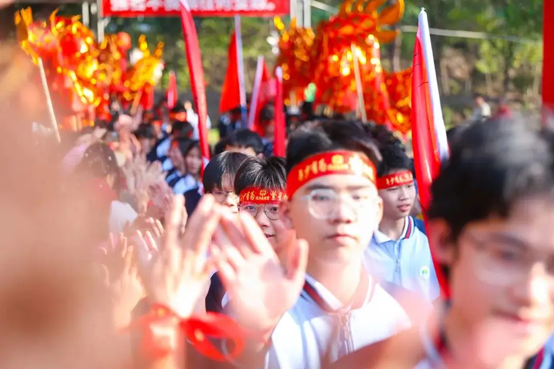 点燃激情•决胜中考——初三中考百日誓师活动-第17张图片-四季读书网