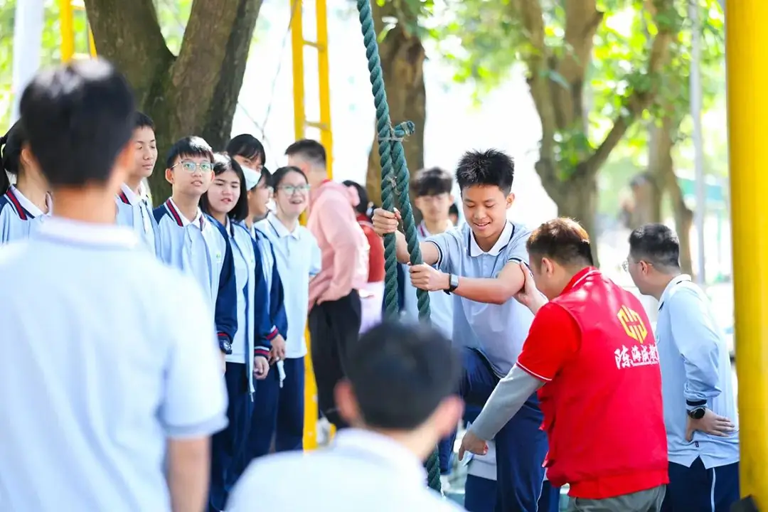 点燃激情•决胜中考——初三中考百日誓师活动-第21张图片-四季读书网