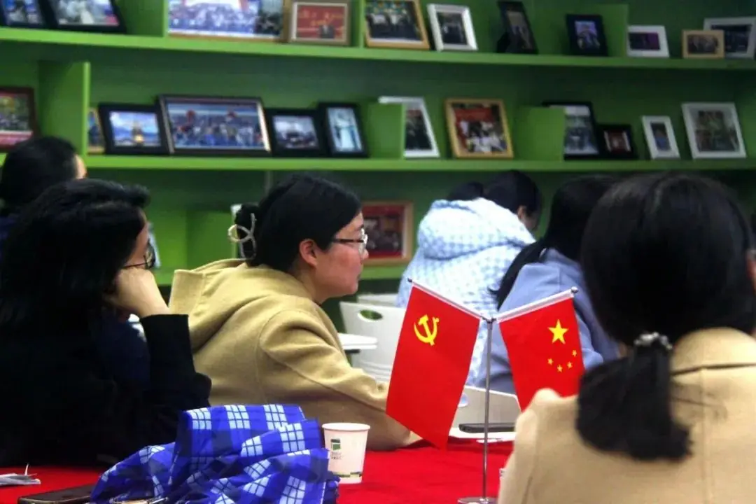启善尚行党支部举办高考升学规划公益讲座 助力园区家长解读新高考政策-第6张图片-四季读书网