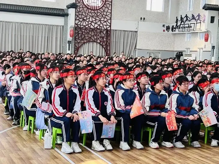 “热辣滚烫”迎中考,“龙马精神”战百日|呼市实验东河-第12张图片-四季读书网