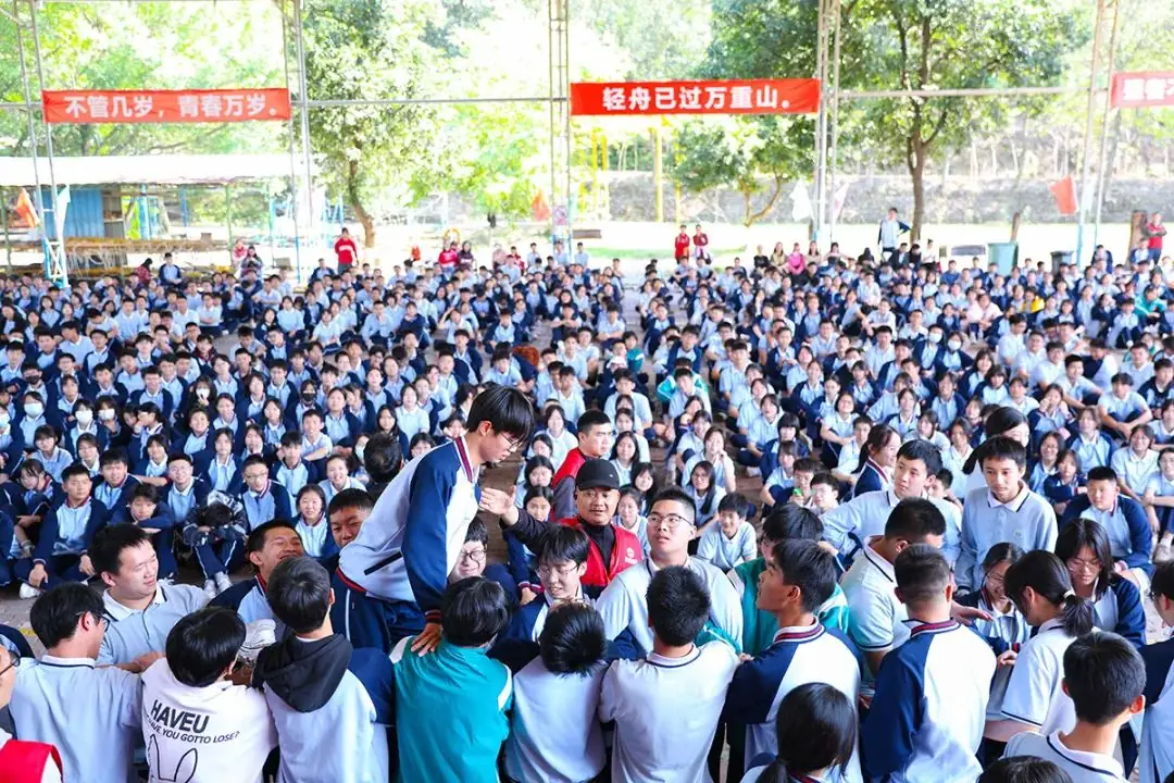 点燃激情•决胜中考——初三中考百日誓师活动-第27张图片-四季读书网