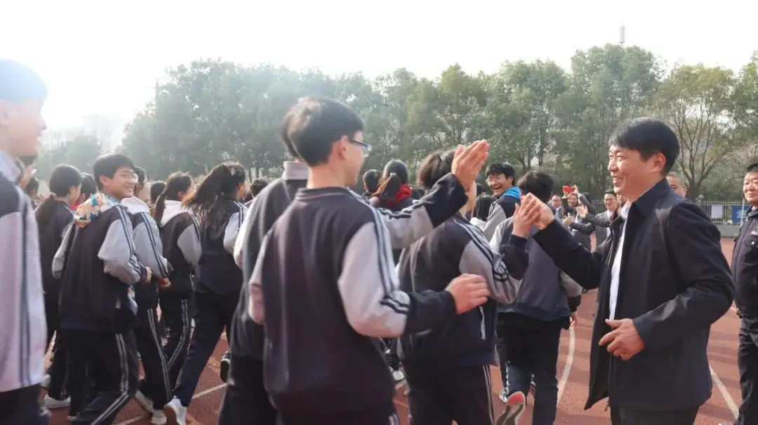 邓州市致远学校隆重举行2024届中考百日冲刺誓师大会 第22张 邓州市致远学校隆重举行2024届中考百日冲刺誓师大会 第22张