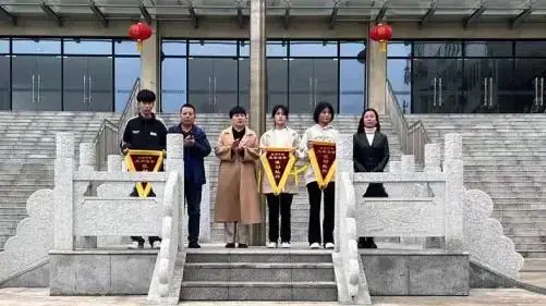 汝州市中等专业学校职教高考部举行“文明树新风 礼仪伴我行”升旗仪式-第5张图片-四季读书网