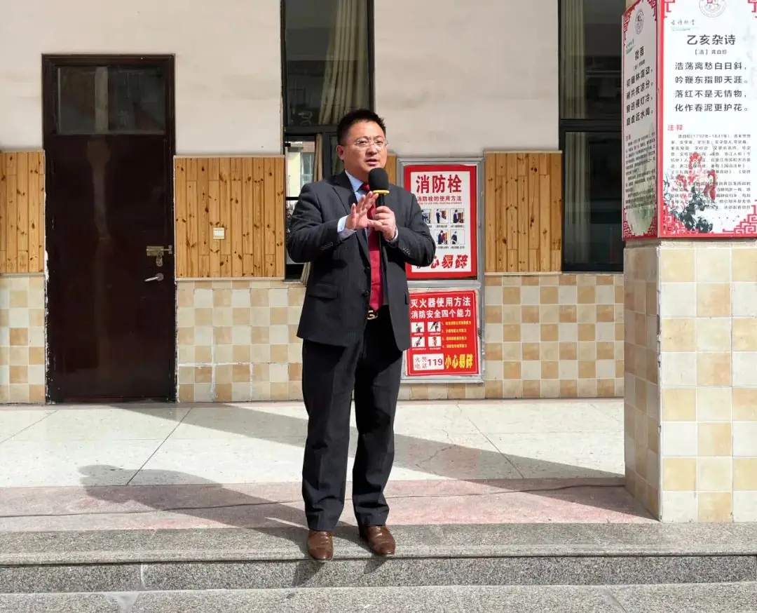 决战中考誓师日 逐梦未来金榜时 ——濮阳市华龙区华美学校举行2024届中考百日冲刺誓师大会-第40张图片-四季读书网 决战中考誓师日 逐梦未来金榜时 ——濮阳市华龙区华美学校举行2024届中考百日冲刺誓师大会-第40张图片-四季读书网