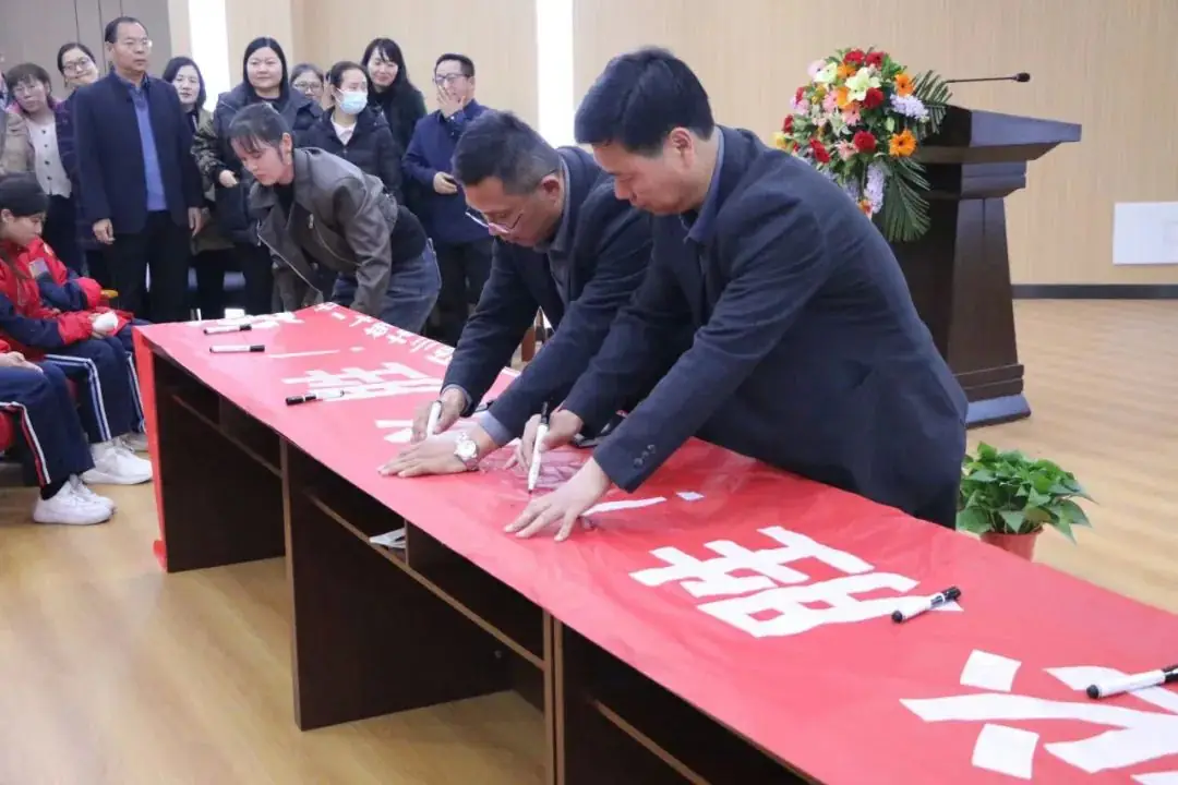 冲刺中考 不负韶华——市十二中举行中考百日誓师大会-第8张图片-四季读书网