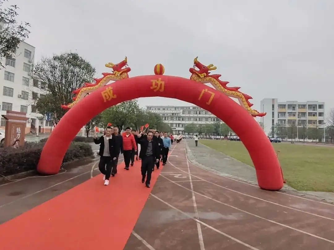 中考‖三年勤学酬壮志 百日刻苦闯雄关-第1张图片-四季读书网 中考‖三年勤学酬壮志 百日刻苦闯雄关-第1张图片-四季读书网