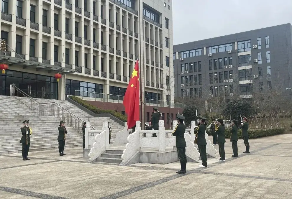 汝州市中等专业学校职教高考部举行“文明树新风 礼仪伴我行”升旗仪式-第3张图片-四季读书网