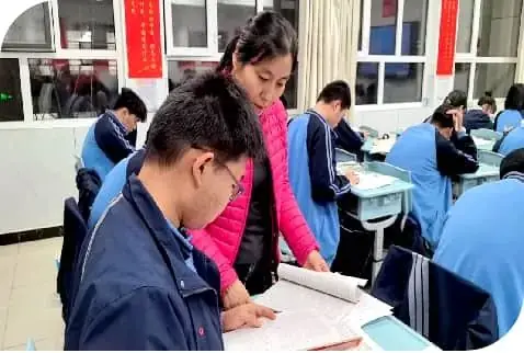 【高考备考】每一个拼搏的你都闪闪发光——多图直击一中高三学子备考真实状态!-第61张图片-四季读书网