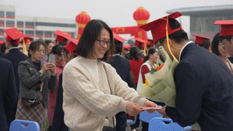 十八岁乘风破浪勇担当 八十天圆梦高考谱新篇——湖北荆门外语学校举行2024届十八岁成人礼暨高考八十天誓师大会 第28张 十八岁乘风破浪勇担当 八十天圆梦高考谱新篇——湖北荆门外语学校举行2024届十八岁成人礼暨高考八十天誓师大会 第28张
